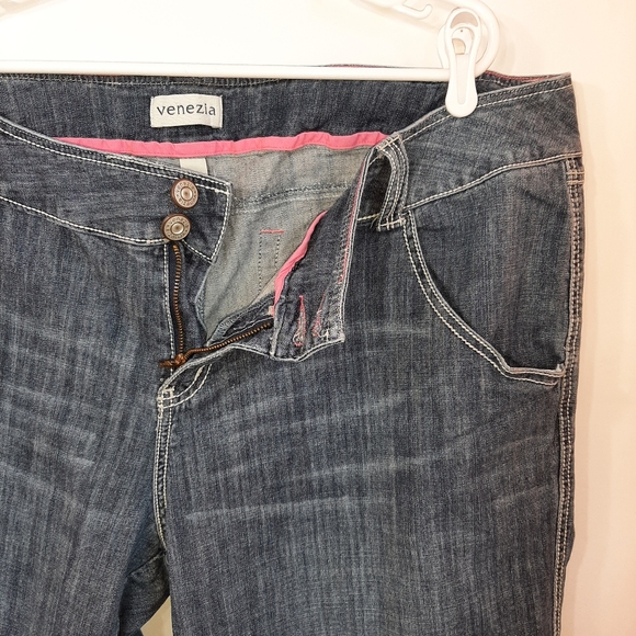 Venezia Plus Stretch Denim Capris - Picture 7 of 12